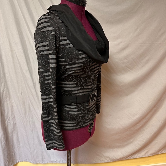 Frank Lyman cowl neck top - Picture 4 of 6